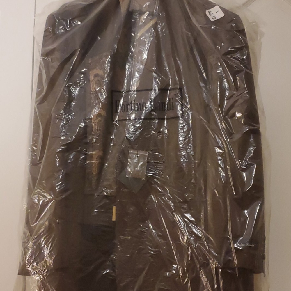3piece suit brand new never worn.